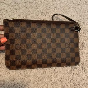 Louis Vuitton never full pouch